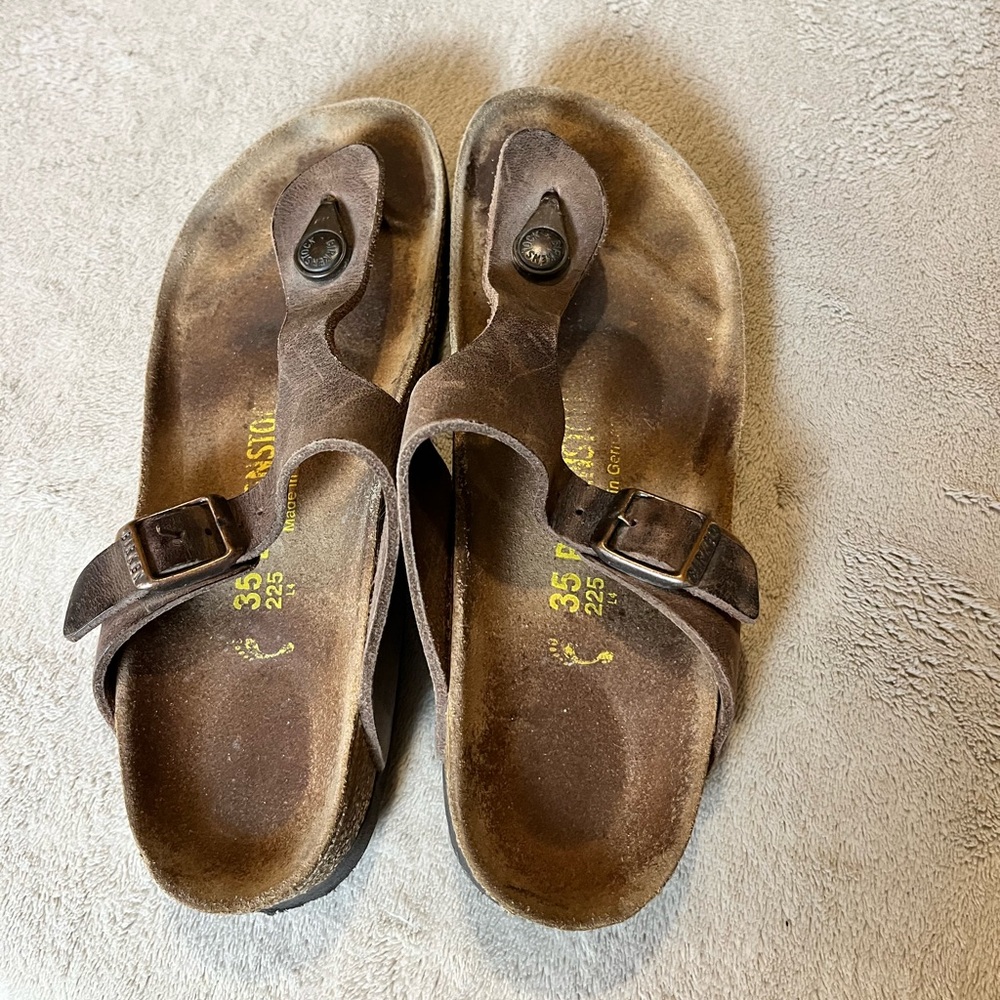 Birkenstock Gizeh Sandals - Picture 2 of 9